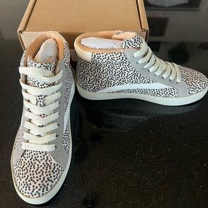 Brand new Journee collection high top shoes Size 6